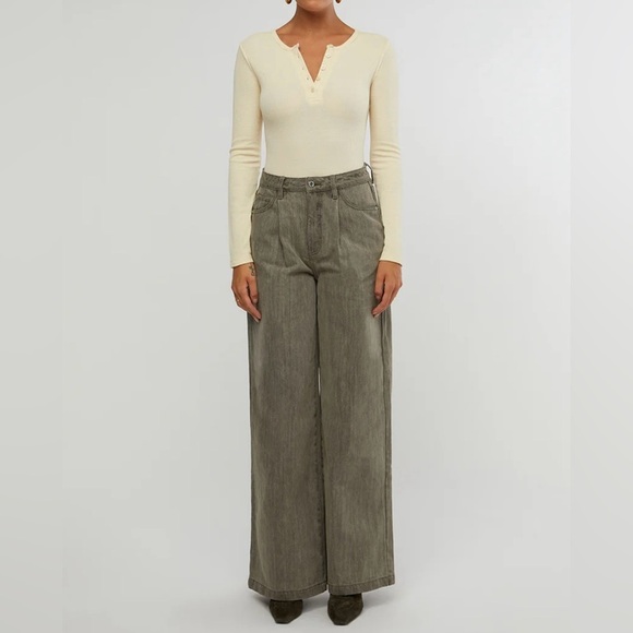 WeWoreWhat High Rise Pleated Wide Leg Jean in Color Stone Wash Size 24 - Picture 2 of 6